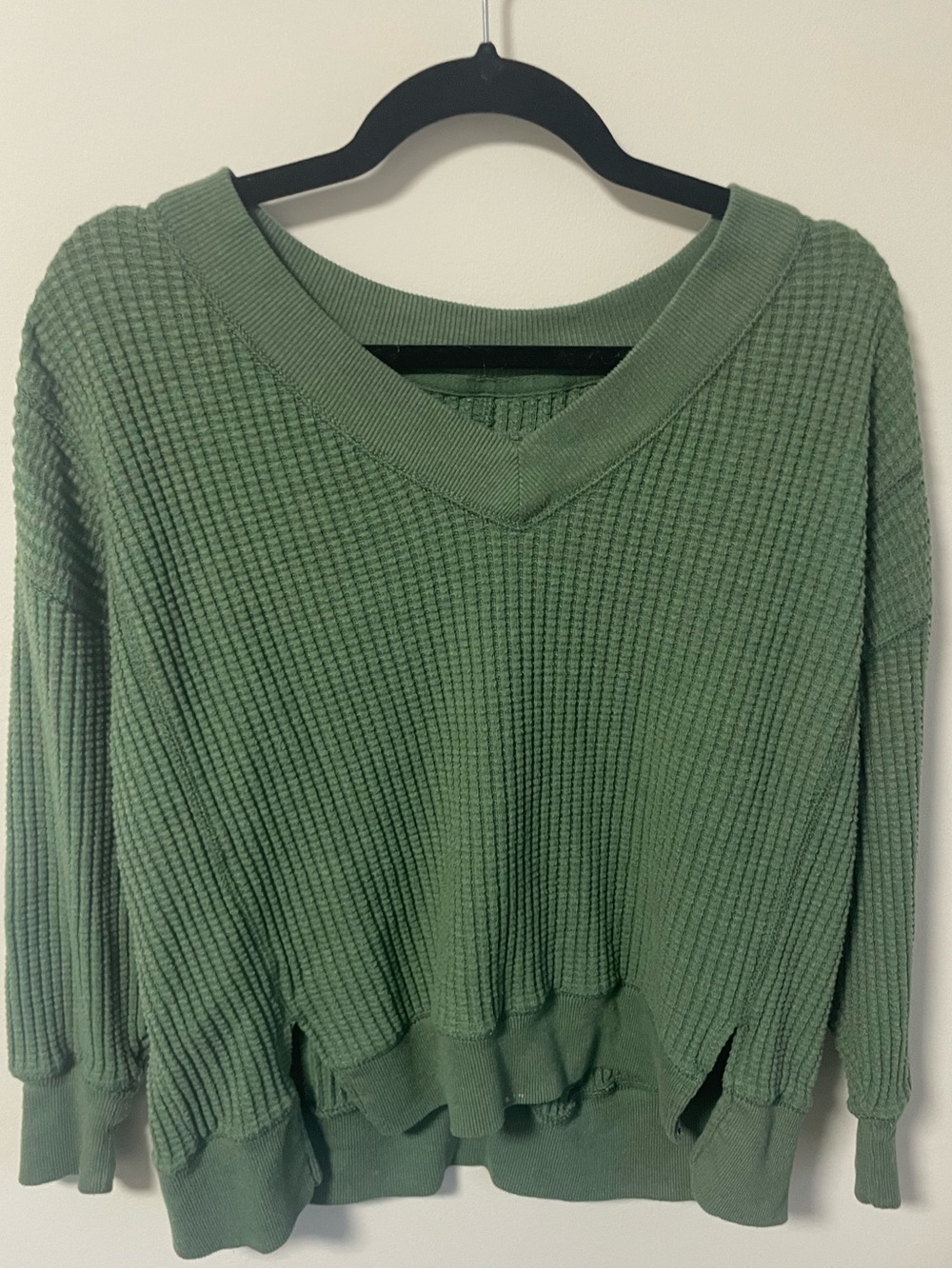 American Eagle V-Neck Green Sweater